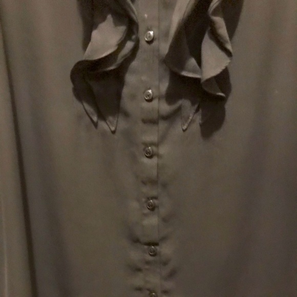 NWT Sleeveless Ruffled Button Up Scoop Neck Blouse - Picture 2 of 5